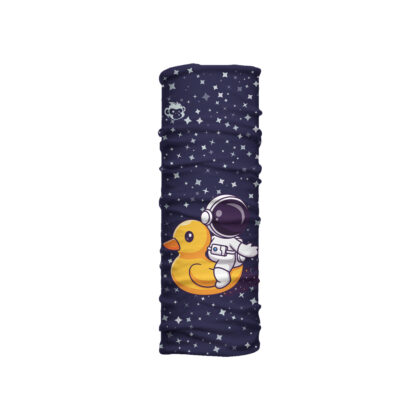 Cuello mediano Patonauta con astronauta sobre pato amarillo en cielo estrellado. Microfibra transpirable ideal para climas cálidos y estilo creativo.