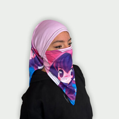 balaclava larga Girlcat para mujer, puesta y cubriendo rostro y cabello con personaje kawaii
