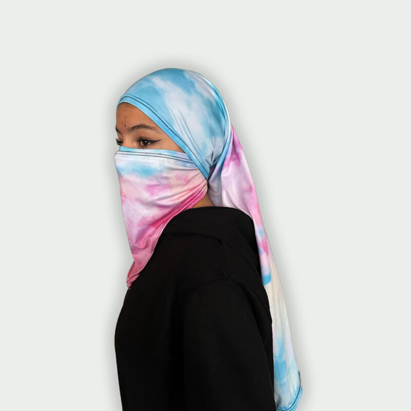 balaclava larga Nubes de Algodón para mujer, puesta y cubriendo rostro y cabello